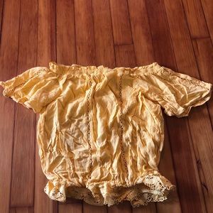 Off the shoulder singed bottom top